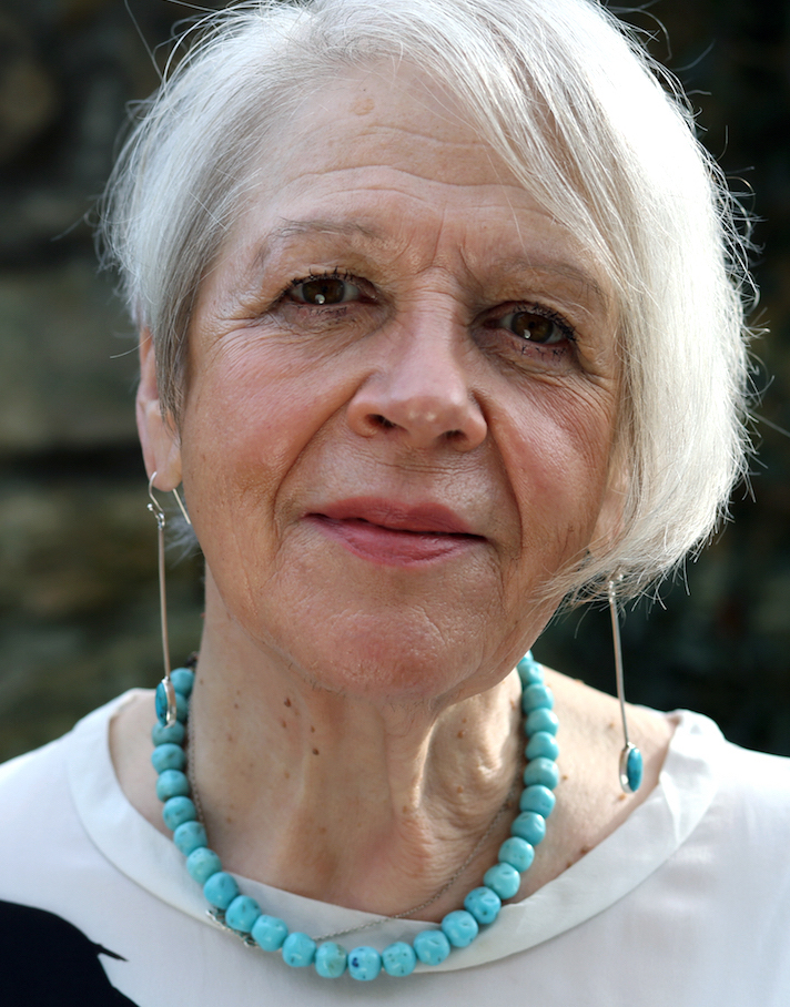 Liz Lochhead CROP © Alastair Cook