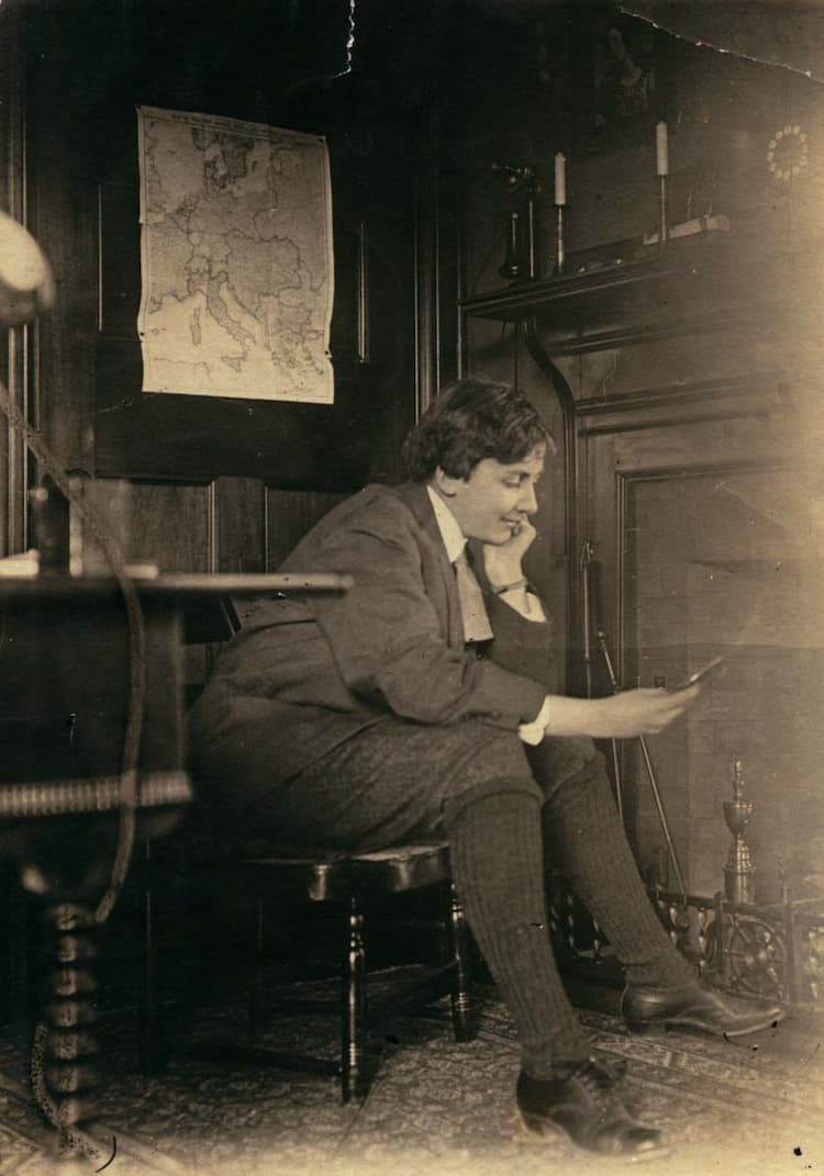 Hale wearing breeches in a performance of J. M. Barrie's Rosalind for a benefit in Cambridge, Massachusetts, ca. 1915–7.