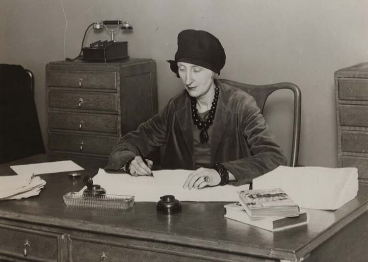 Edith Sitwell by Photo Press, 1928.