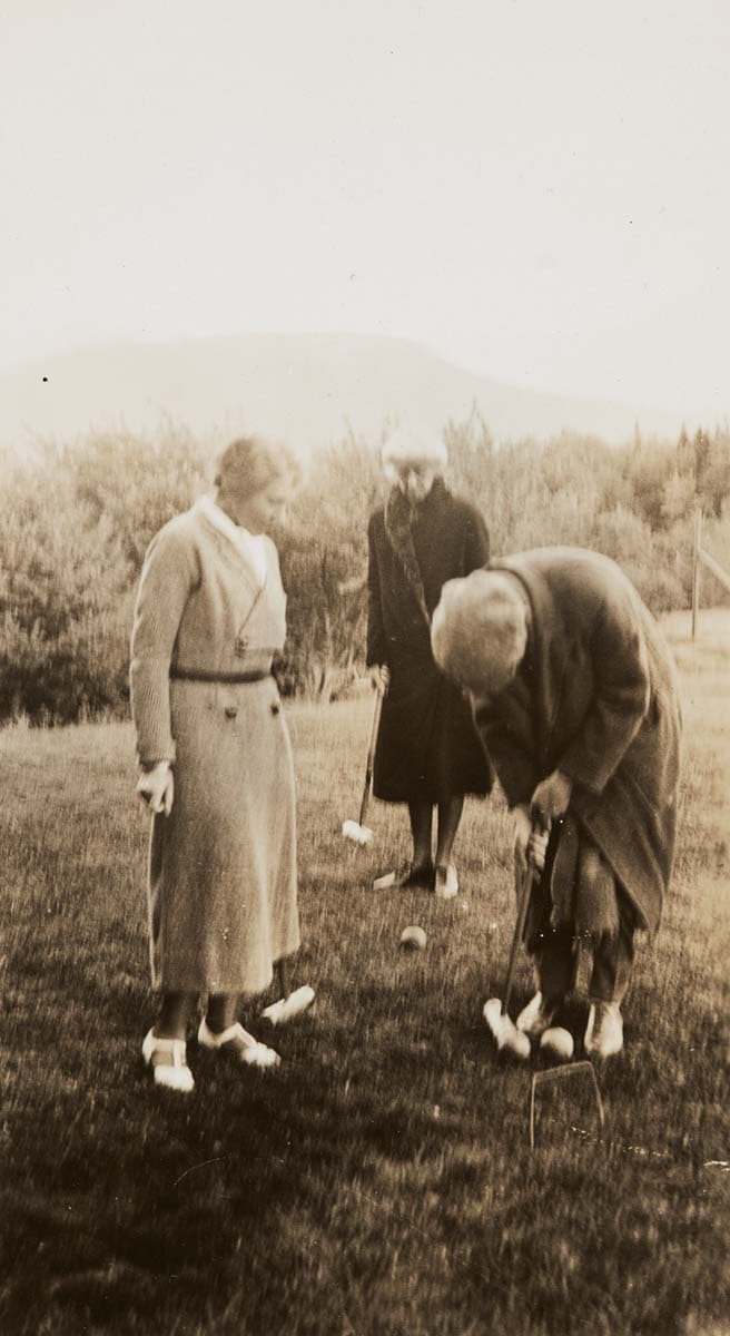 Eliot playing croquet with Theresa Eliot and Marian Eliot in New Hampshire, June 1933.
