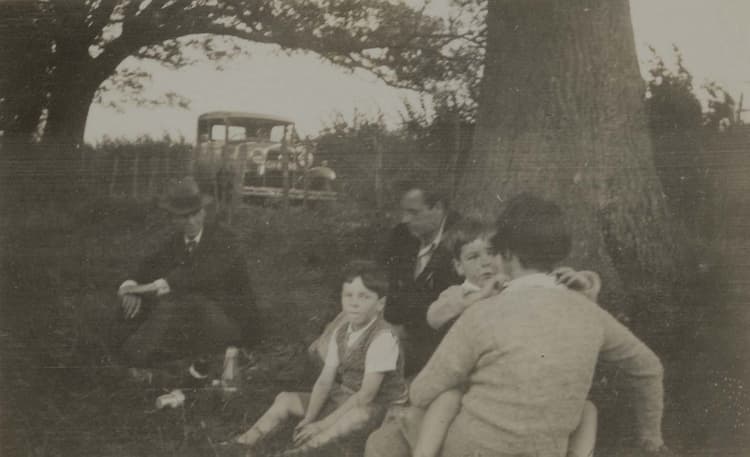 ‘This weekend my friend William Stead is coming to stay with the Morleys.’ (17 August 1933); William Force Stead and the Morley family picnicking, August 1933.