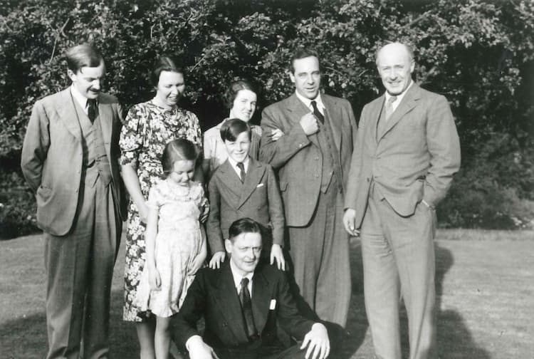 Richard de la Mare, Catherine de la Mare, Christina Morley, Frank Morley, Geoffrey Faber, Catherine de la Mare, Donald Morley and T. S. Eliot at Much Hadham Hall, Hertfordshire, 4 July 1939.