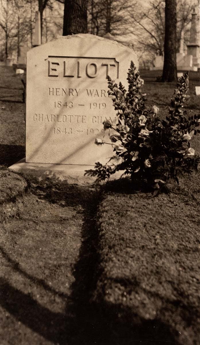 ‘It has been very sad too – I went out at once to Bellefontaine Cemetary to my father & mother’s grave’ (17 January 1933); Grave of Charlotte Champe Stearns Eliot and Henry Ware Eliot, Sr., Bellefontaine Cemetery, St. Louis, 1933.
