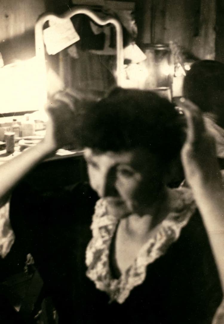 Hale at a dressing table in Vermont where she was performing in Blithe Spirit, July 1946.