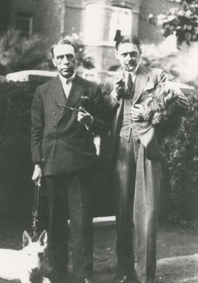 T. S. Eliot with Ralph Hodgson in Compayne Gardens, London, July 1932.