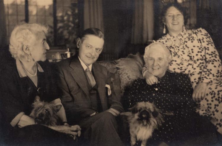 Constance ‘Cocky’ Moncrieff, T. S. Eliot, Emily Lina ‘Mappie’ Mirrlees and Hope Mirrlees at Shamley Wood, Shamley Green, Surrey, 1940s.