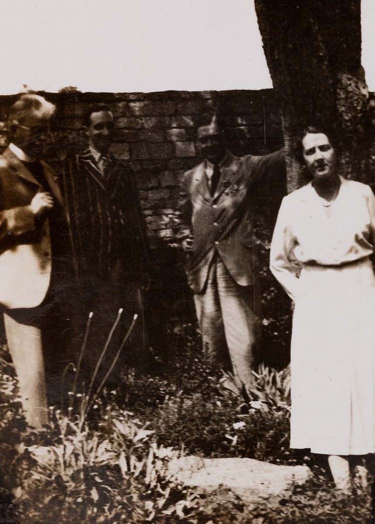 Reverend John Carroll Perkins and an unidentified man with Eliot and Hale in the garden at Stamford House, Chipping Campden, 1930s.