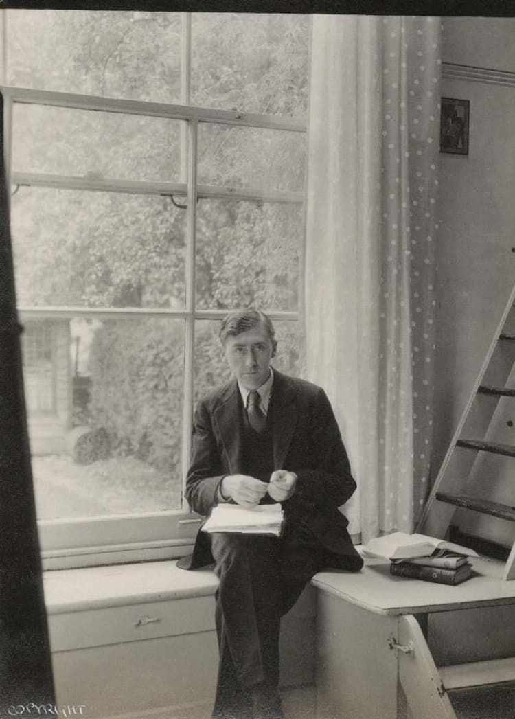 Herbert Read by Howard Coster, 1934.